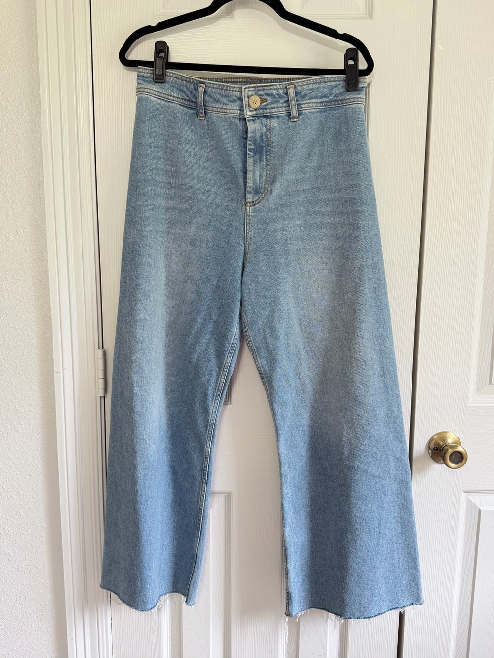 Antonio Melani Womens SZ 10 Light Wash Wide Leg Cropped Jeans Raw Hem High Rise